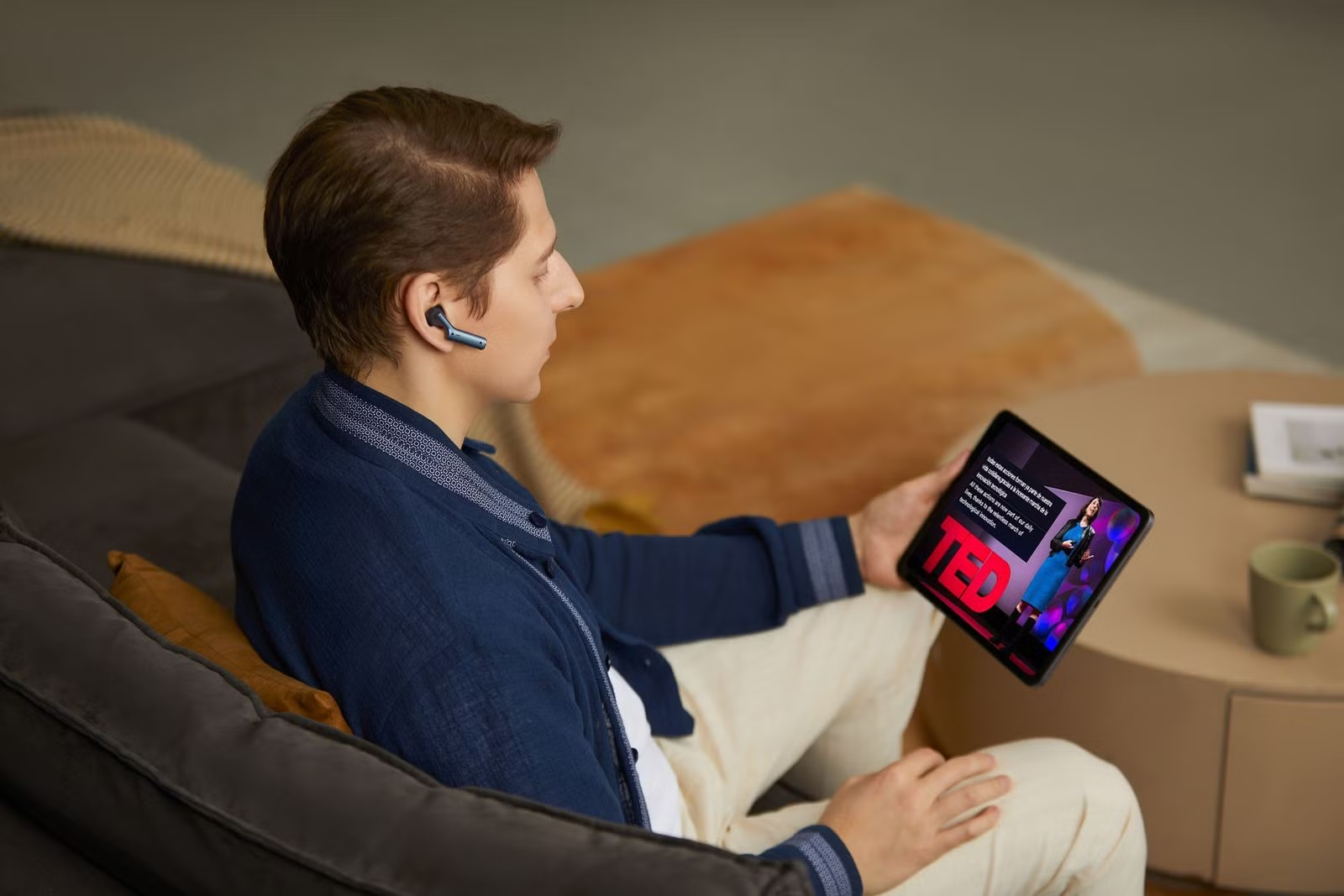 打败Google翻译的,居然是这副来自深圳的耳机